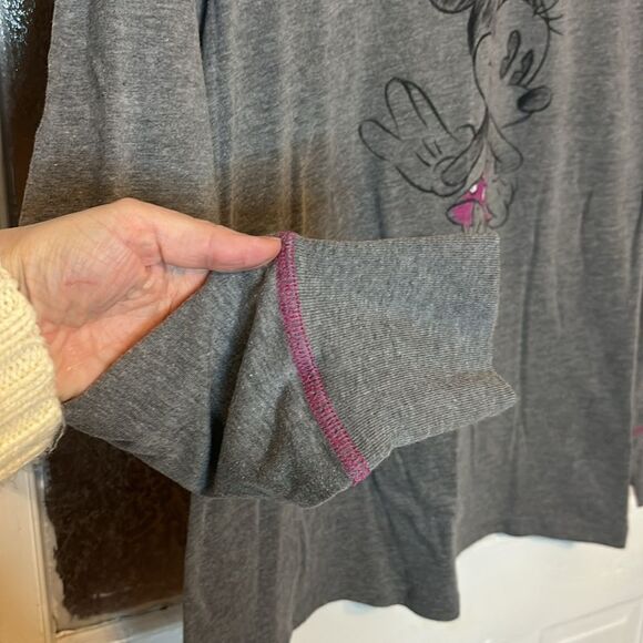 Disney Women’s Gray Long Sleeve Tshirt with Minnie Mouse Size Large - Picture 3 of 5